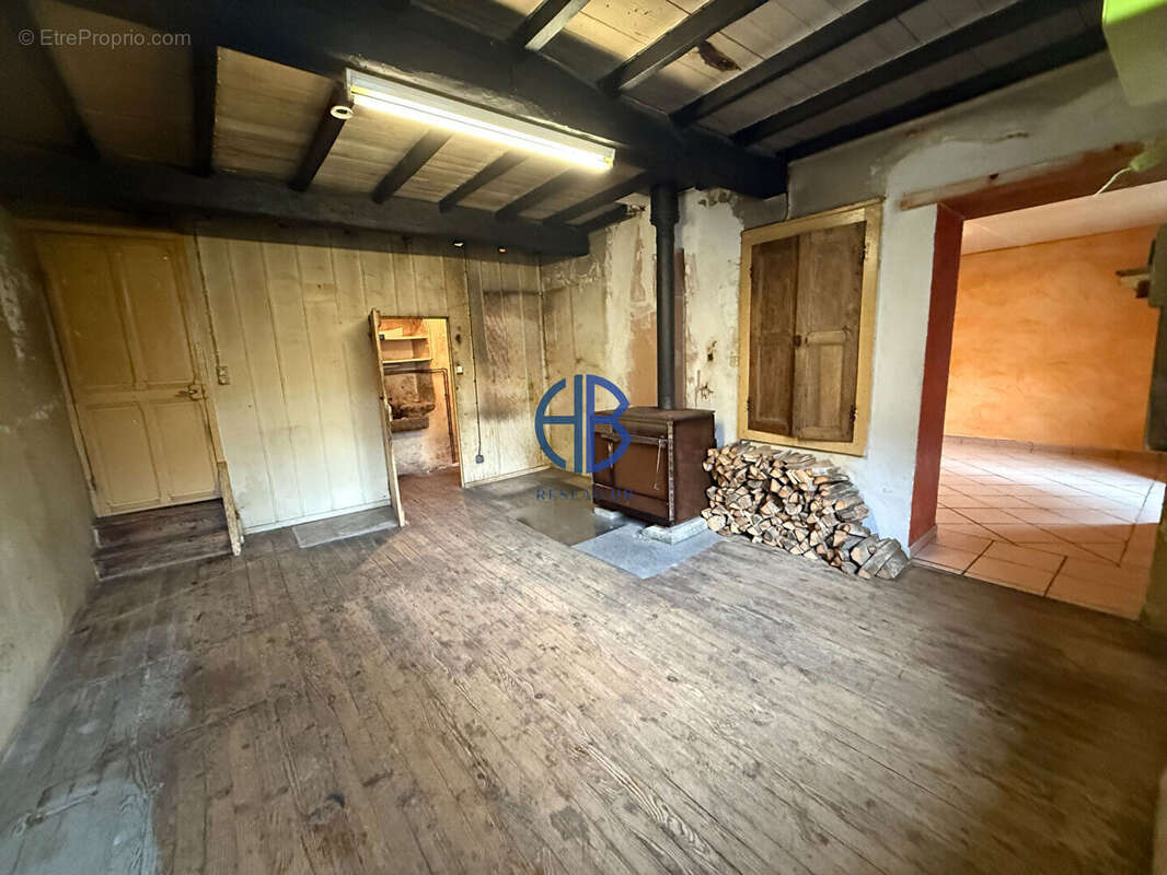 Maison avec dépendances sur 900 m2 de terrain - photo 5