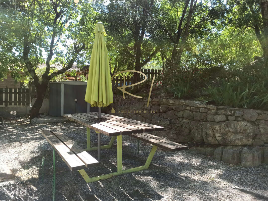 Chalet avec terrasse et piscine - SUD ARDECHE - photo 13