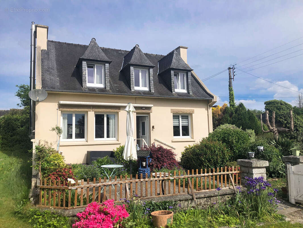 Maison à HUELGOAT