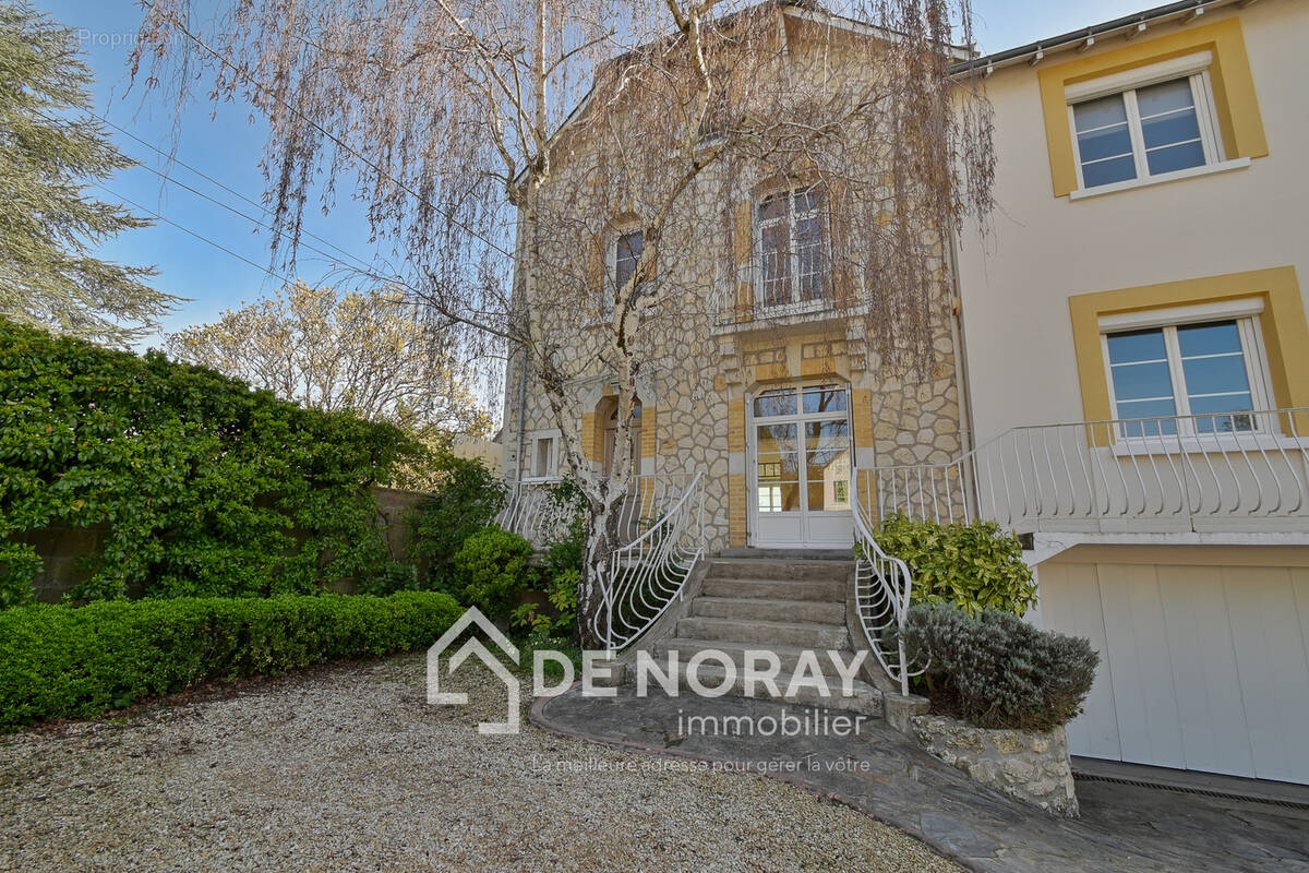 Maison à SAINT-CYR-SUR-LOIRE