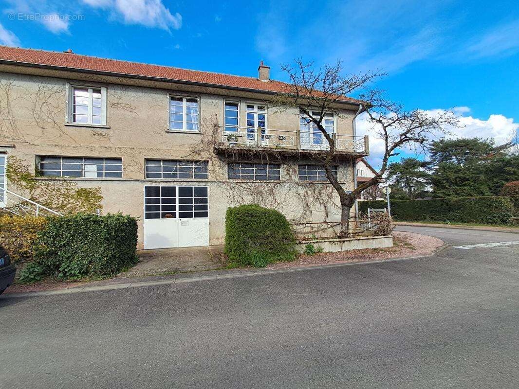 Maison à CHAMPFORGEUIL