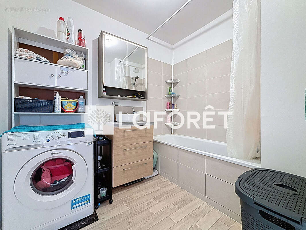 Appartement à VERT-SAINT-DENIS