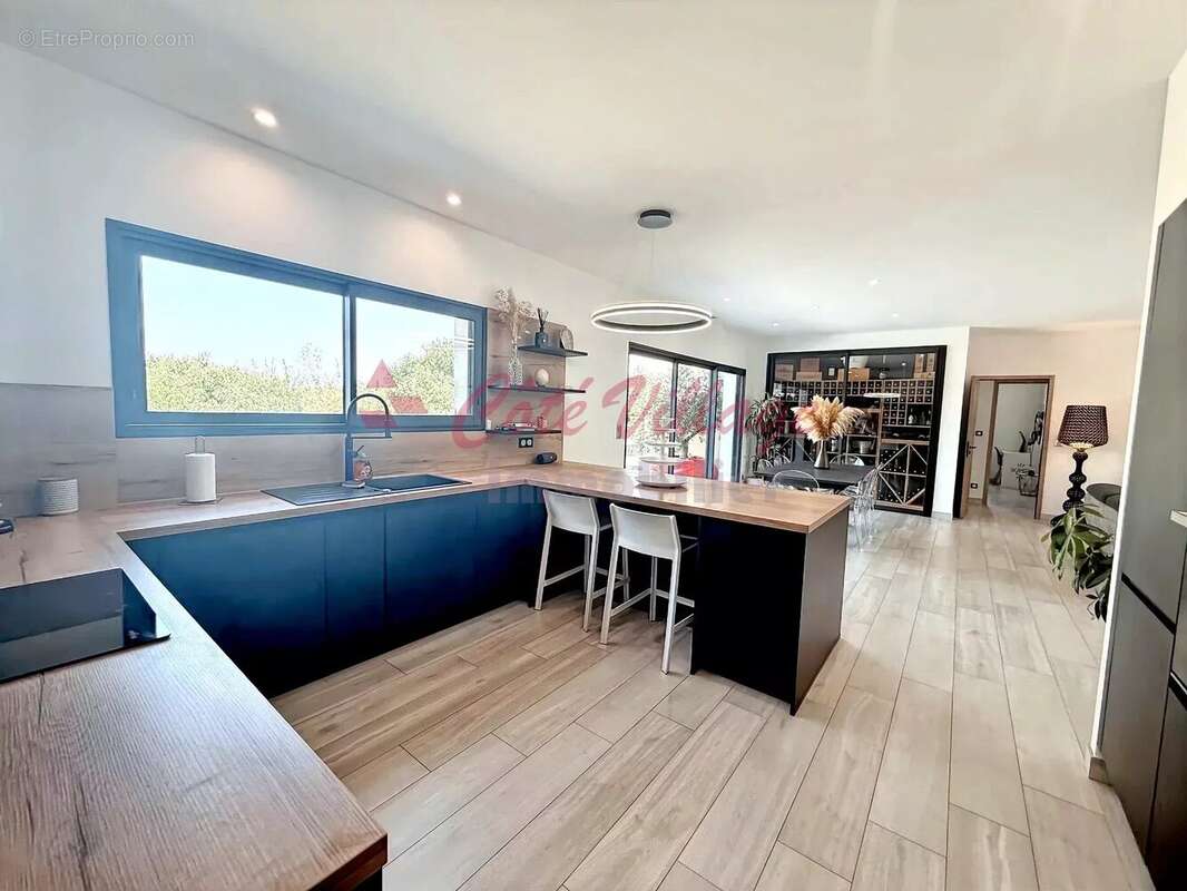 Superbe maison de plain-pied avec vue dégagée , piscine et garage - photo 6
