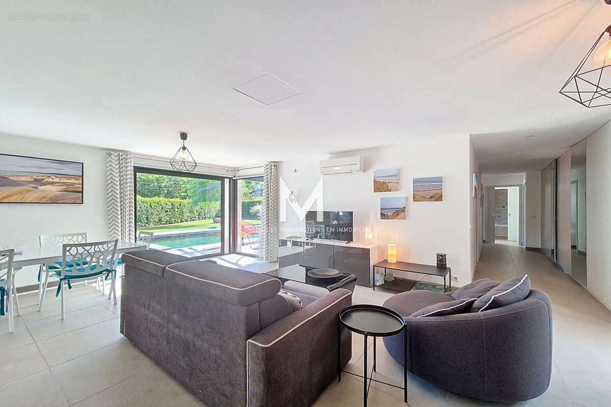 Maison à PLAN-DE-LA-TOUR