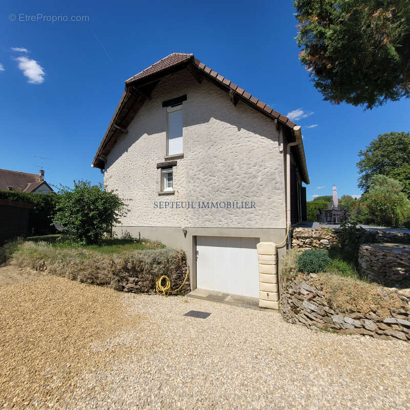Maison à CIVRY-LA-FORET