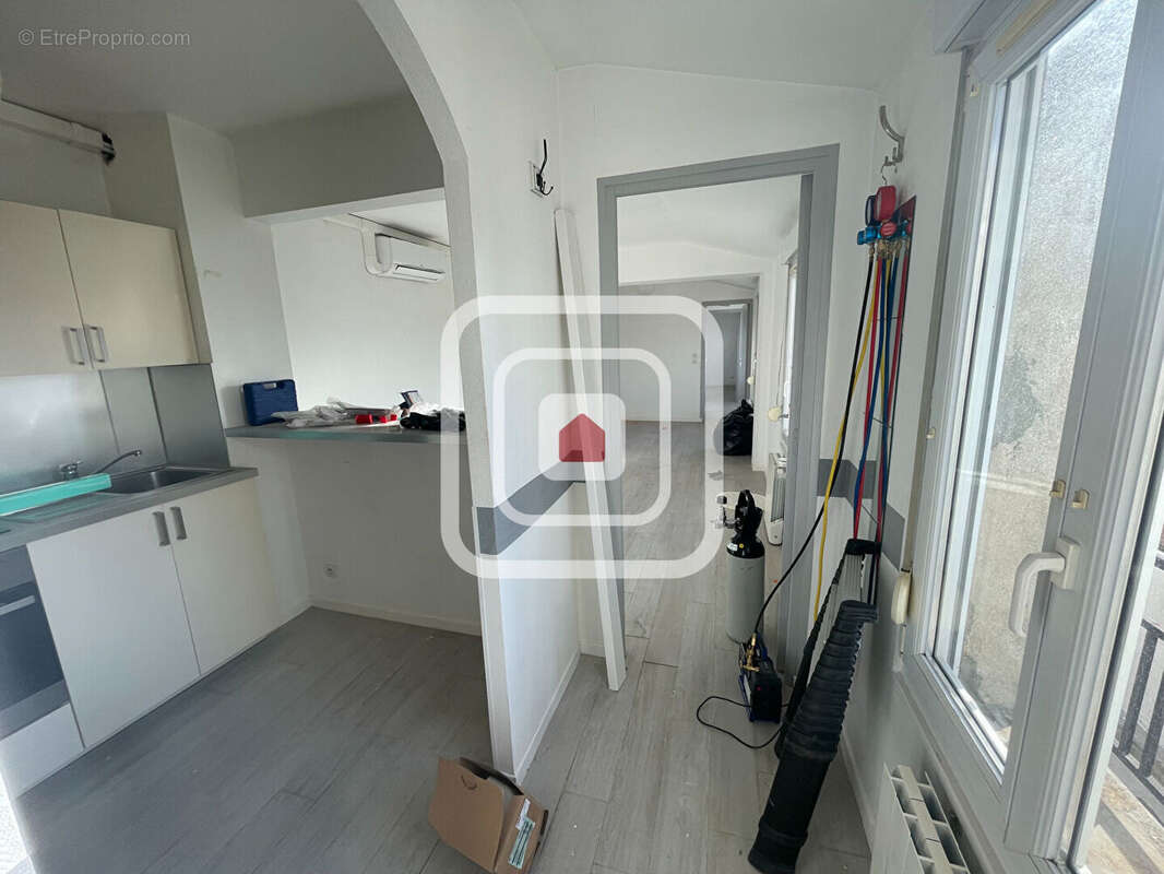 A vendre appartement t2 secteur saint marceaux - photo 3