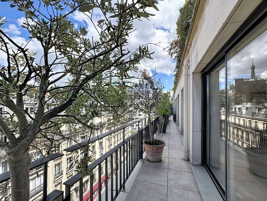 Appartement à PARIS-16E