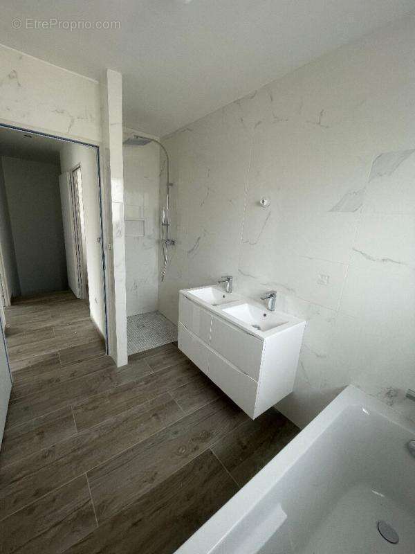 Maison à LA ROCHE-DE-GLUN