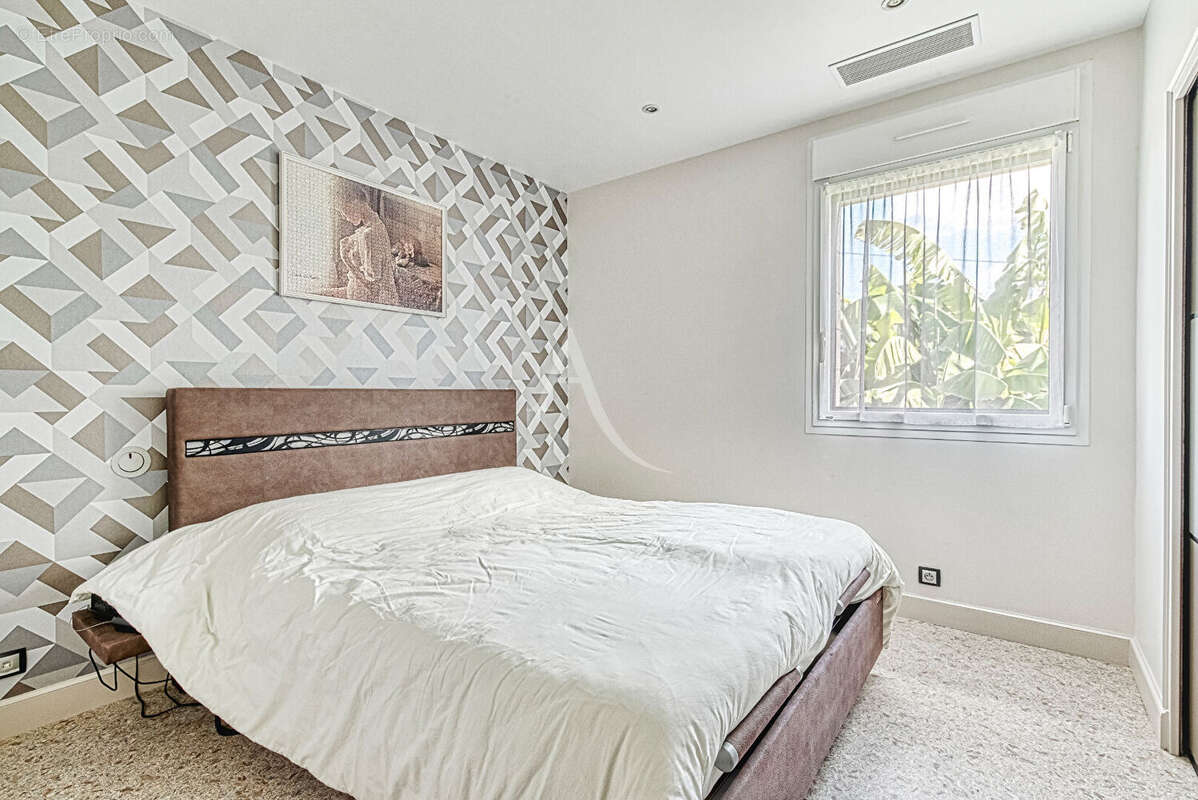 Maison à LA SALLE-DE-VIHIERS