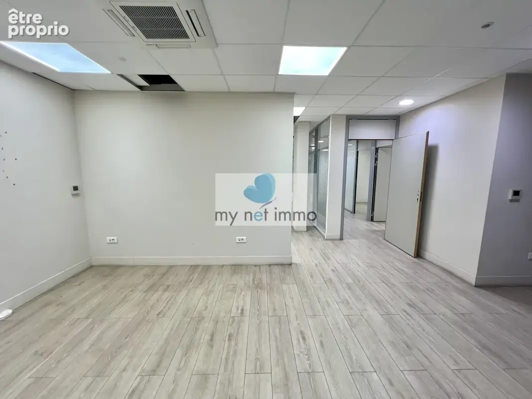 Tres beau local a louer de 224m2 idealement situe - photo 8