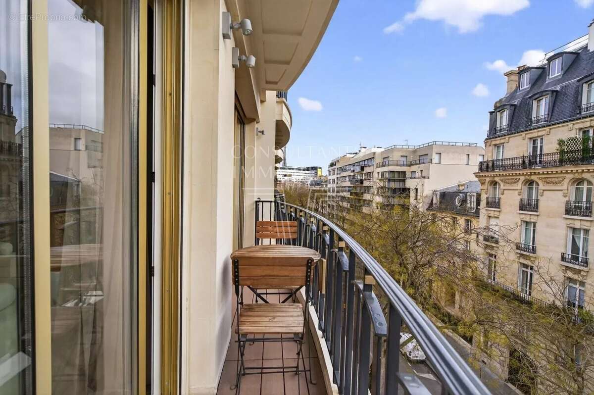 Appartement à PARIS-16E