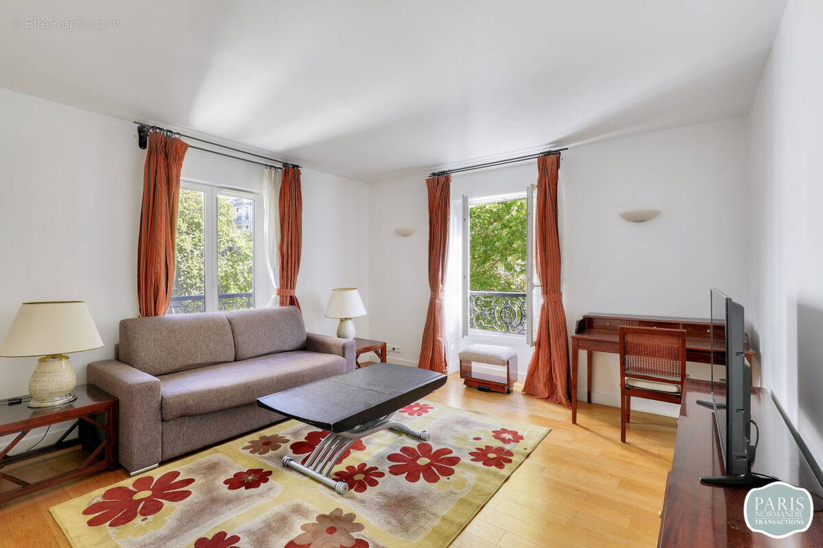 Appartement à PARIS-7E