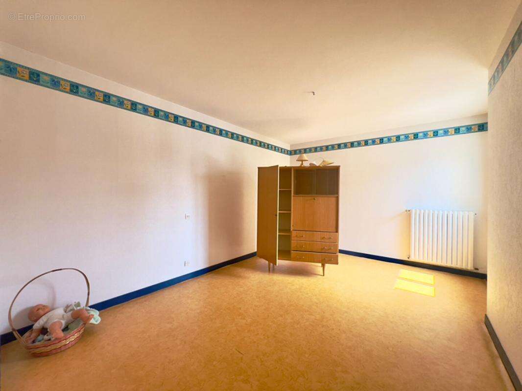 Maison à MONTFAUCON-MONTIGNE