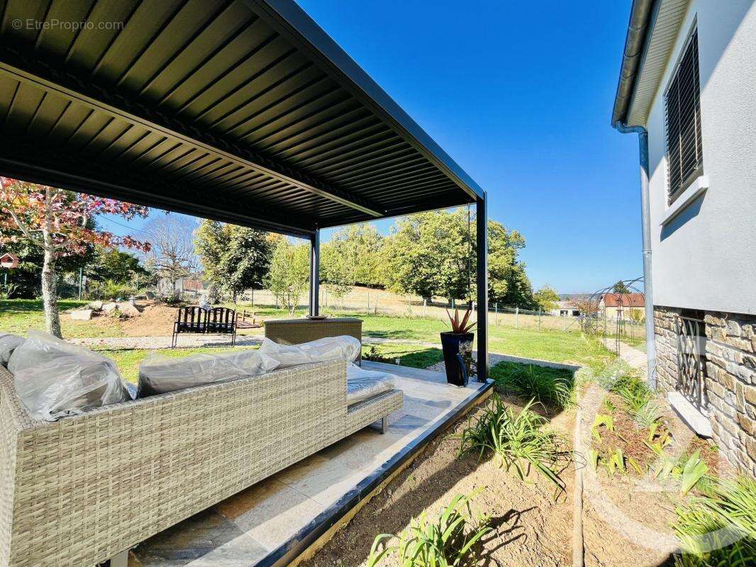 Maison à SAINT-YRIEIX-LA-PERCHE