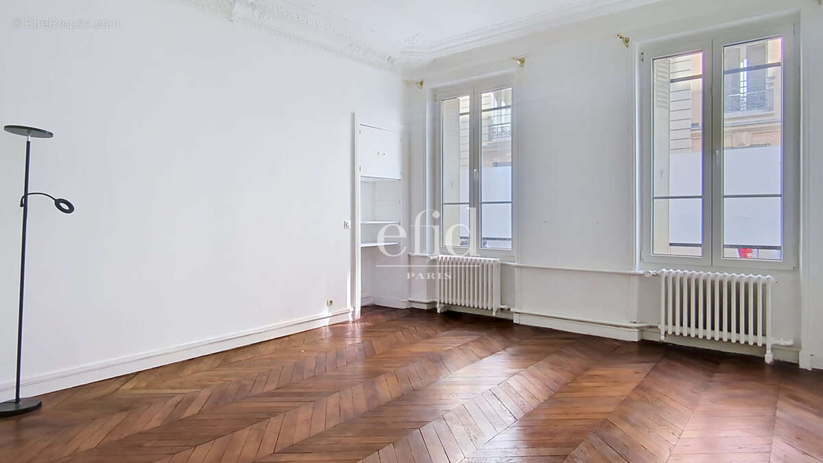 Appartement à PARIS-16E