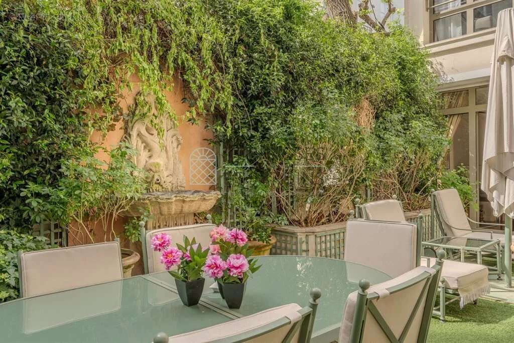 Appartement à PARIS-6E