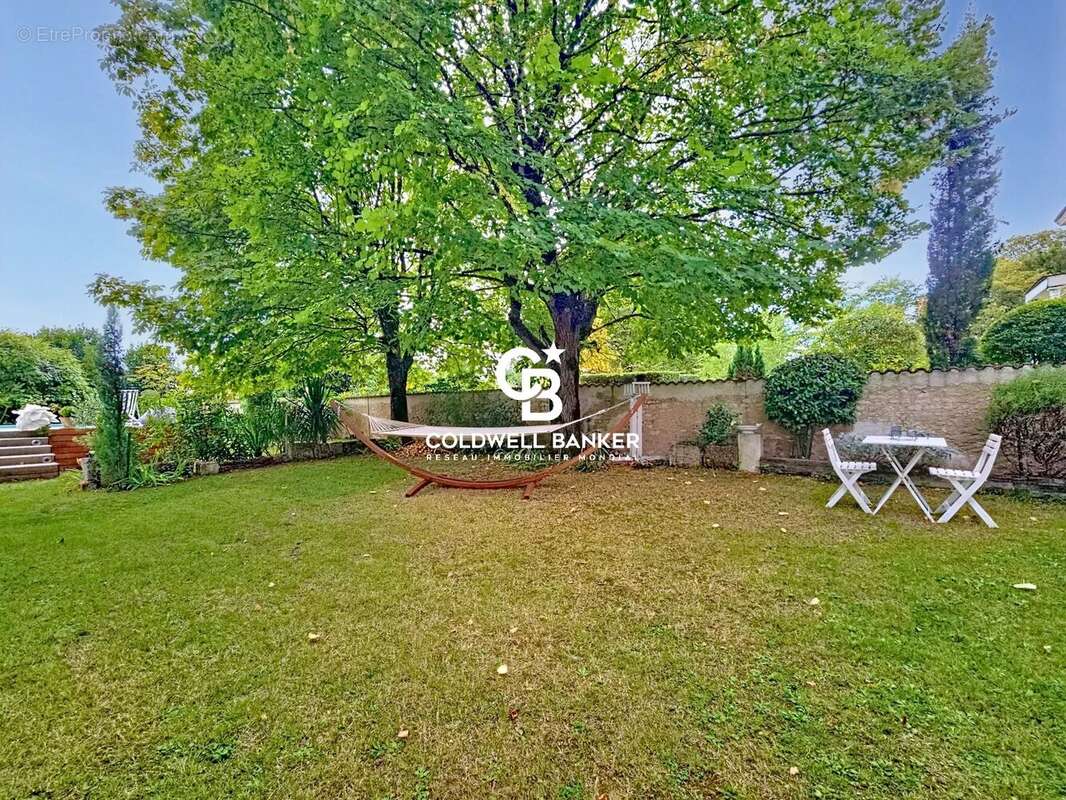 Maison à SAINT-JEAN-D'ANGELY