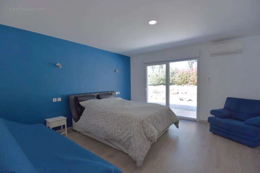 Maison à BAGNOLS-EN-FORET