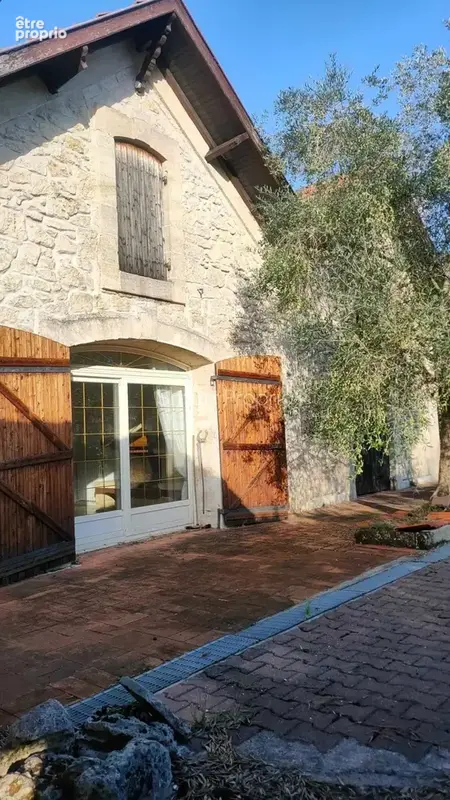 Grande maison en pierre de 208 m2 à Saint-Yzan-de-Soudiac   idéal famille ! - photo 3