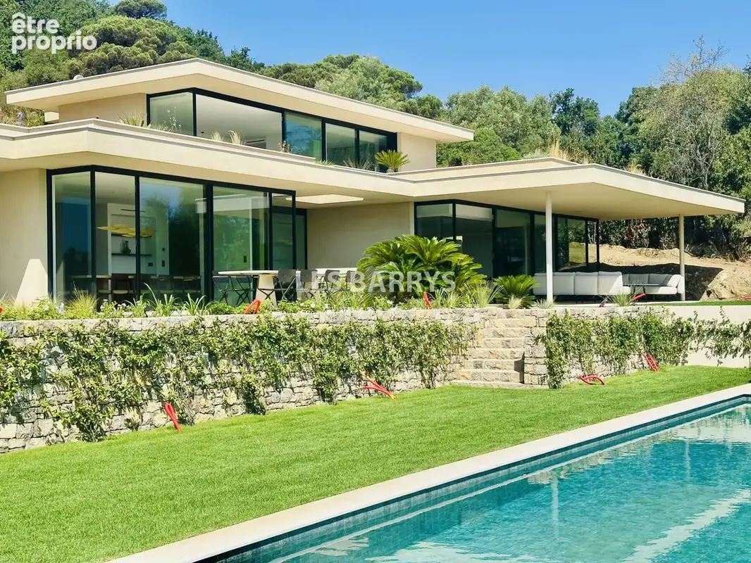 Propriété de standing à vendre à Ramatuelle, terrain 6600m2, piscine, pool house. - photo 3