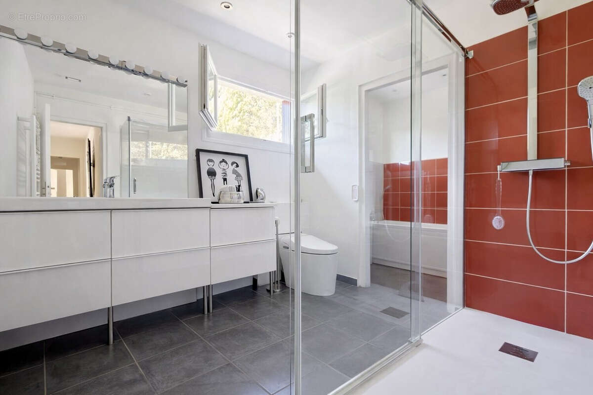 Maison 182 m² à Veyre-Monton  - photo 6