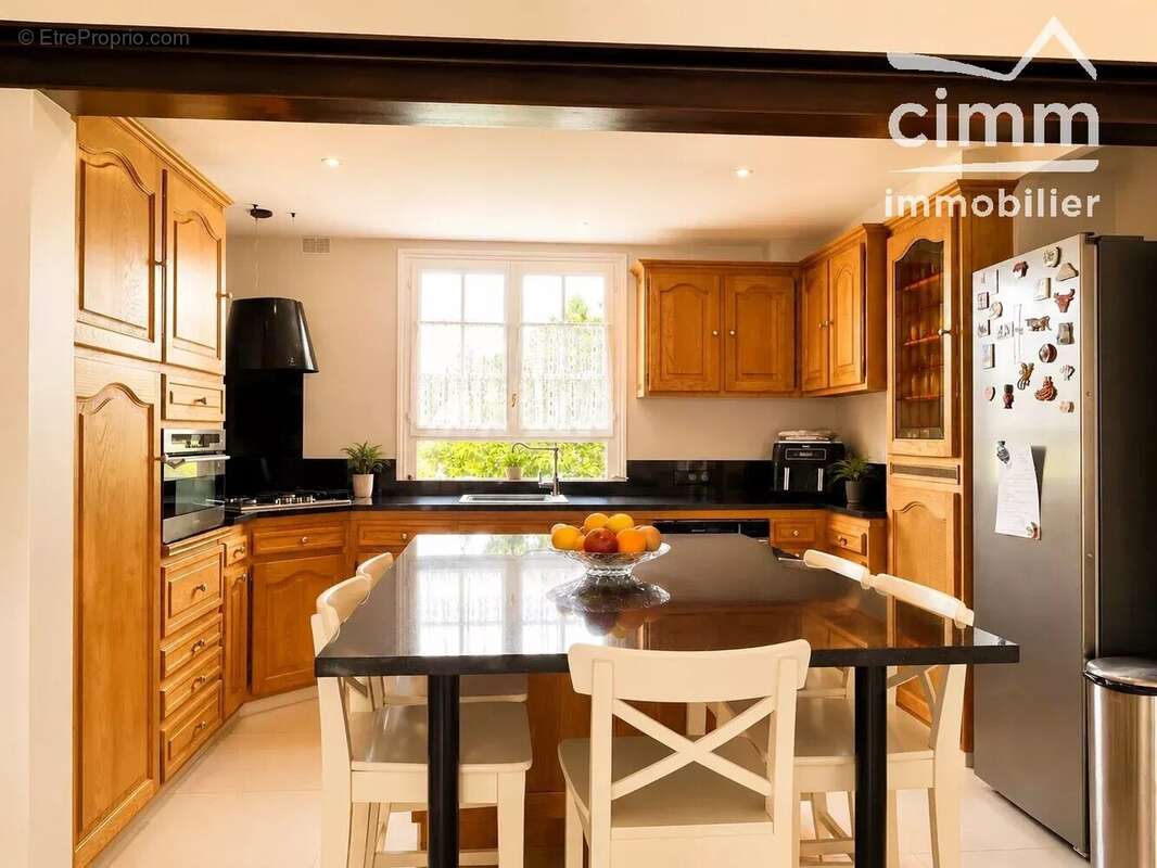 Maison familiale rénovée avec véranda exceptionnelle, studio indépendant et sous-sol total - photo 9