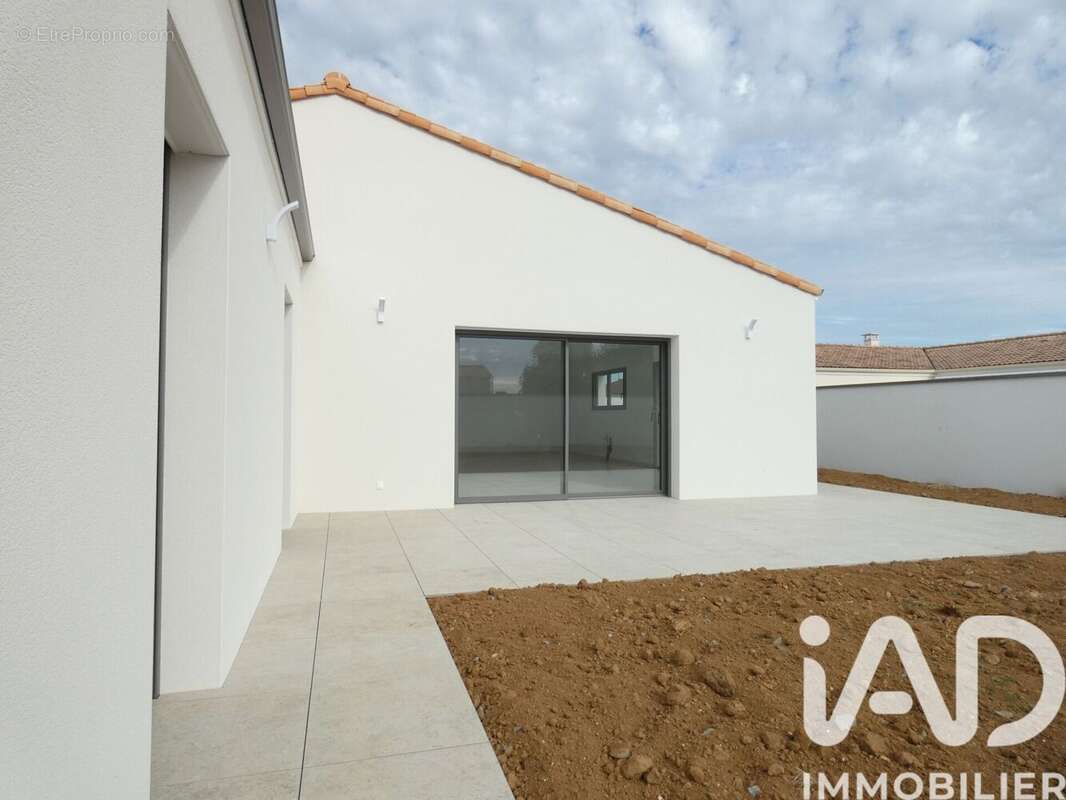 Maison 149 m² à Chauray  - photo 6