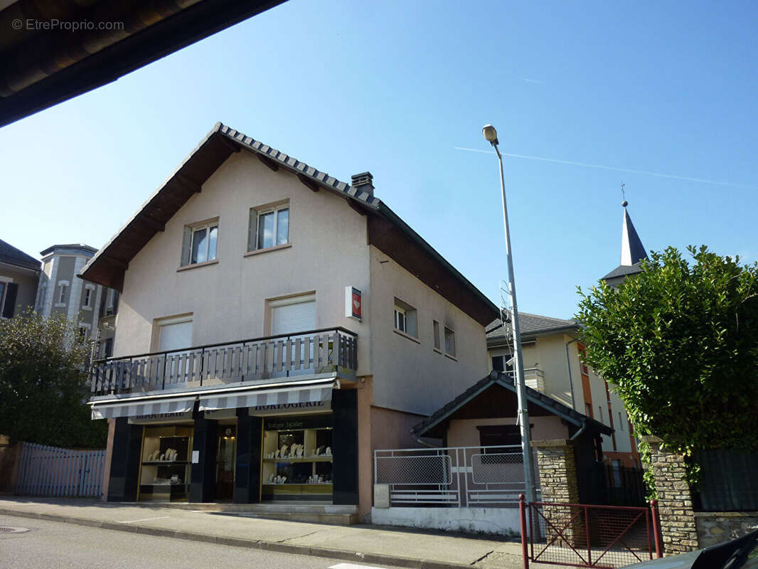 Commerce à LA ROCHETTE