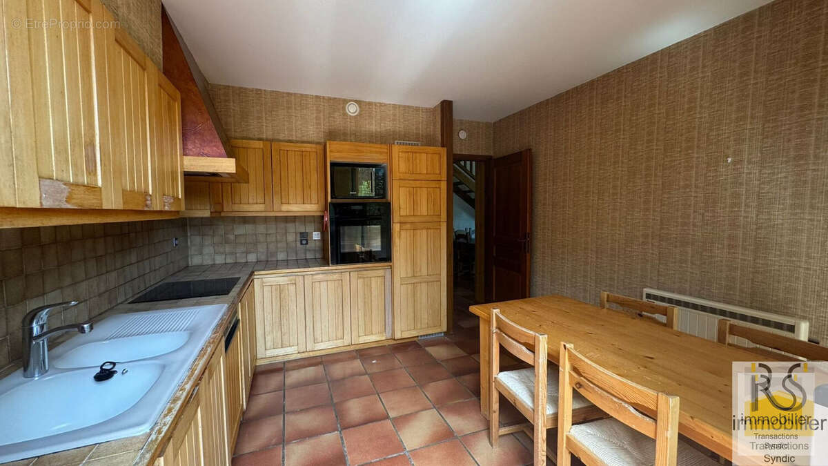 Cuisine - Maison à ARACHES-LA-FRASSE
