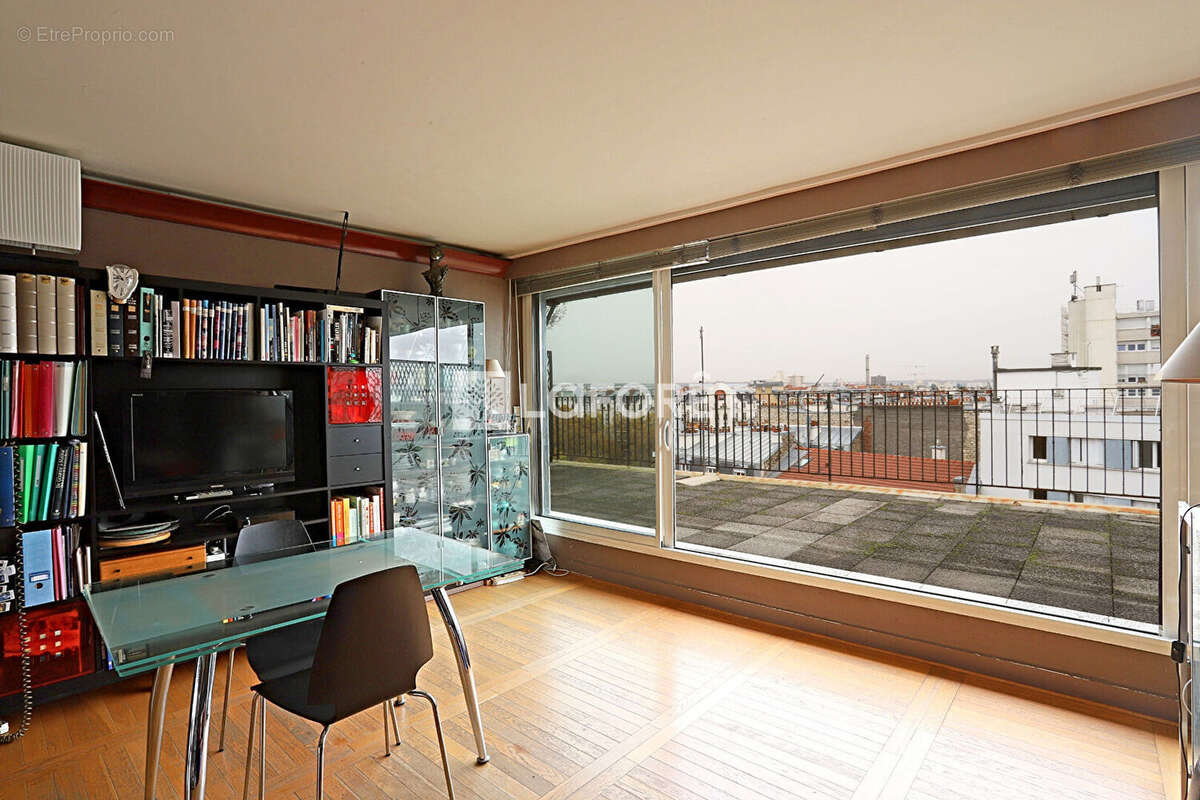 Appartement à PARIS-14E