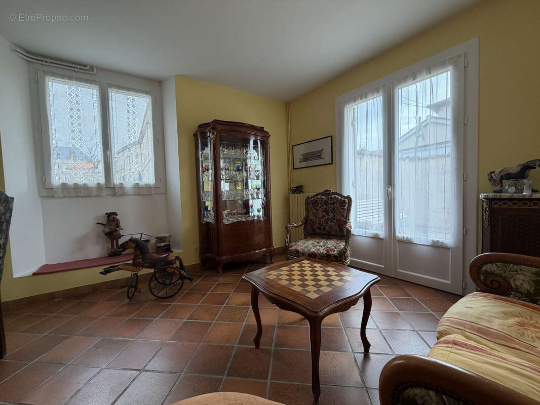 Maison à LA ROCHE-CHALAIS