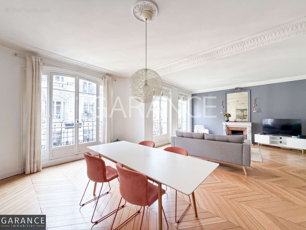 Appartement à PARIS-14E