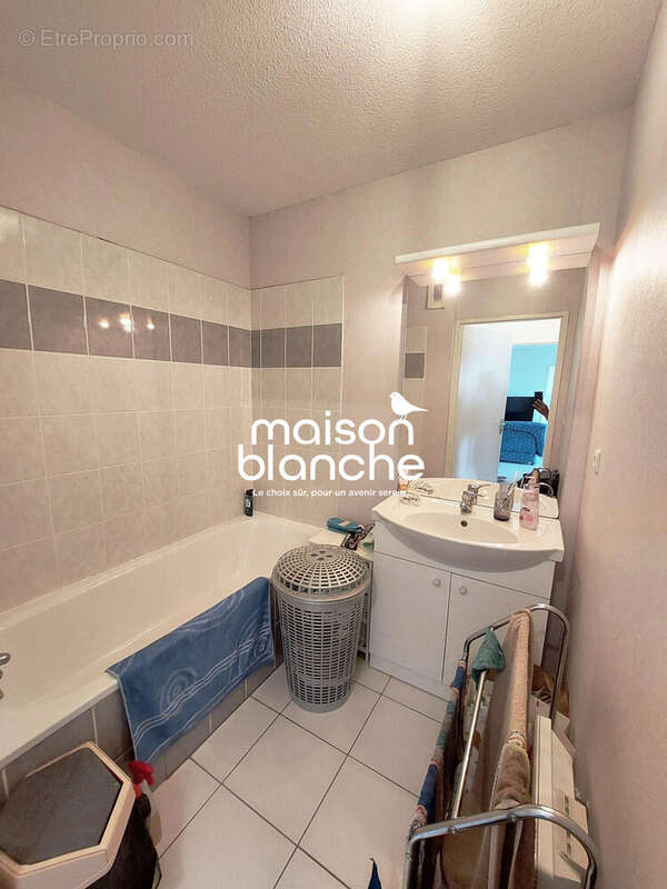 Salle de bain - Appartement à PARTHENAY