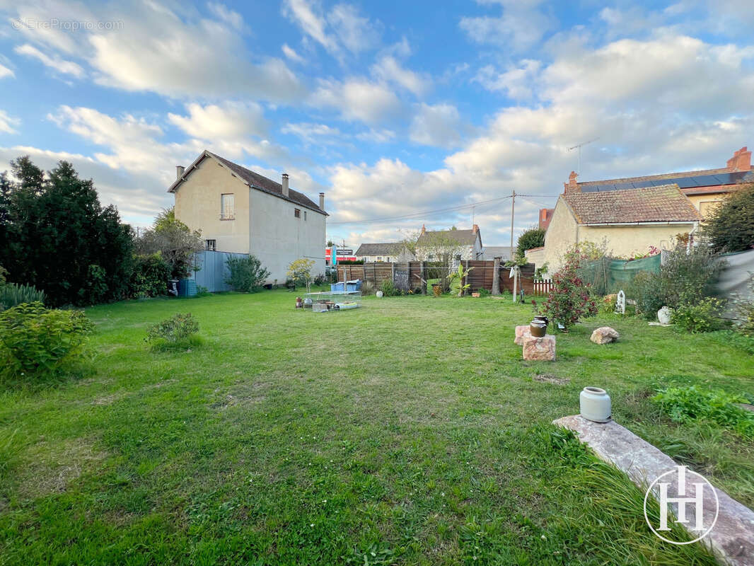Maison à VALLON-EN-SULLY