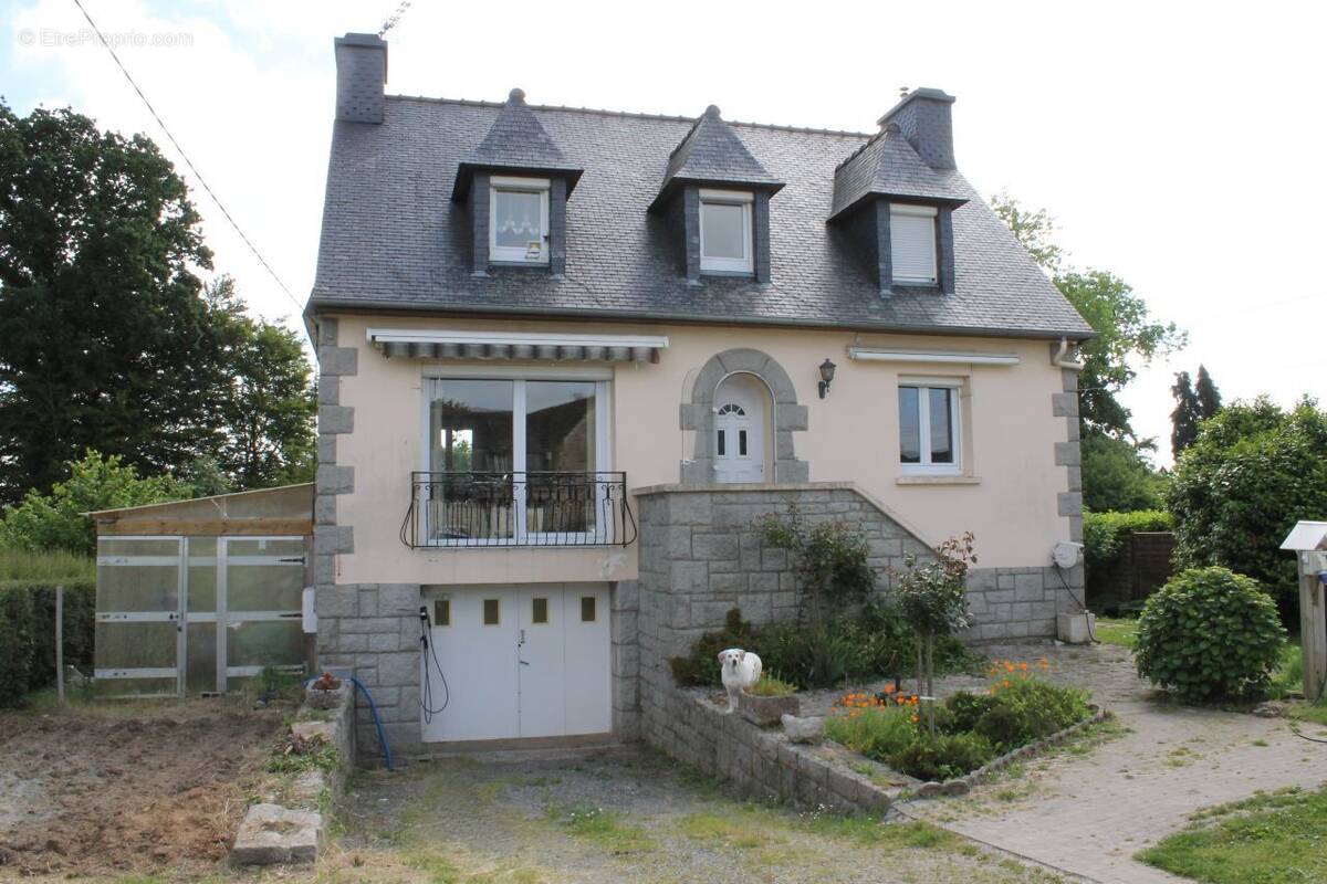 Maison à PLOUBEZRE