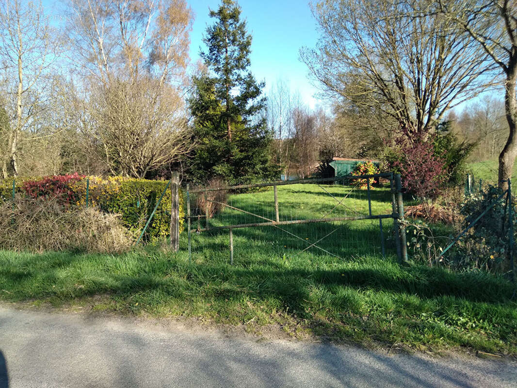 Terrain à MARCILLE-RAOUL