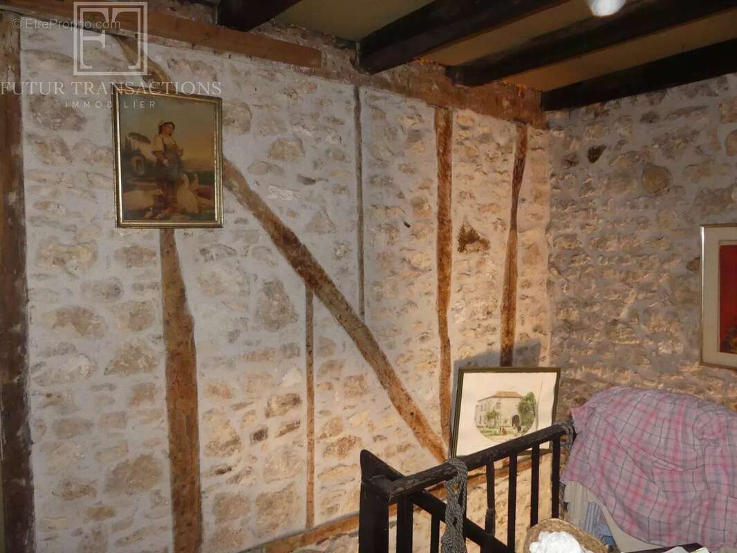 Maison à CONDAT-SUR-TRINCOU