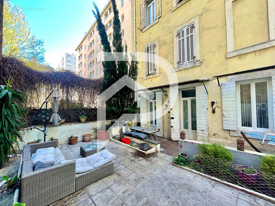 Appartement à MARSEILLE-4E