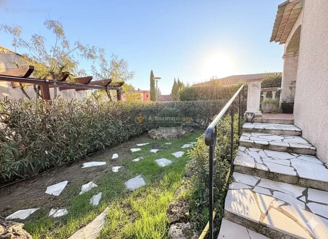 Maison à ROQUEBRUNE-SUR-ARGENS