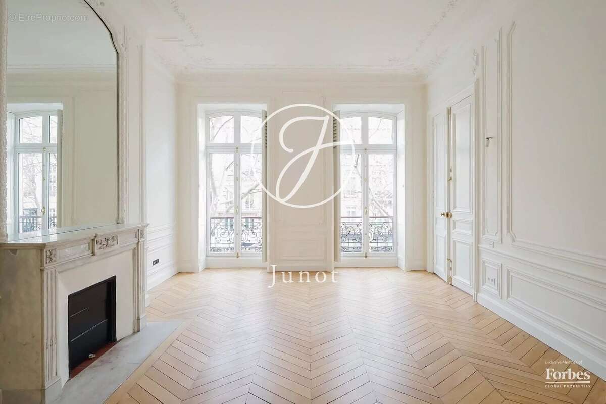 Appartement à PARIS-8E
