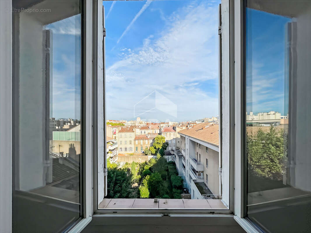 Appartement à MARSEILLE-5E