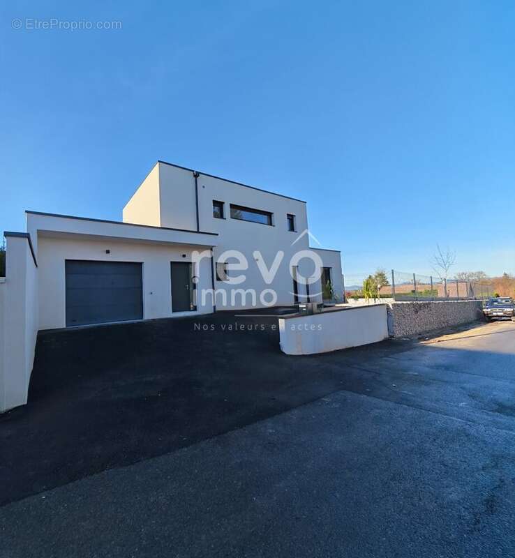 Maison à SAINT-JEAN-DE-THURIGNEUX