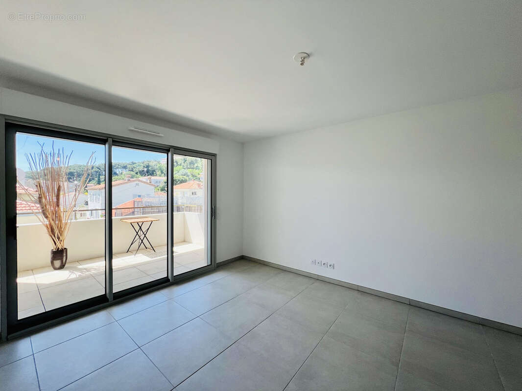 Appartement à SAINT-LAURENT-DU-VAR