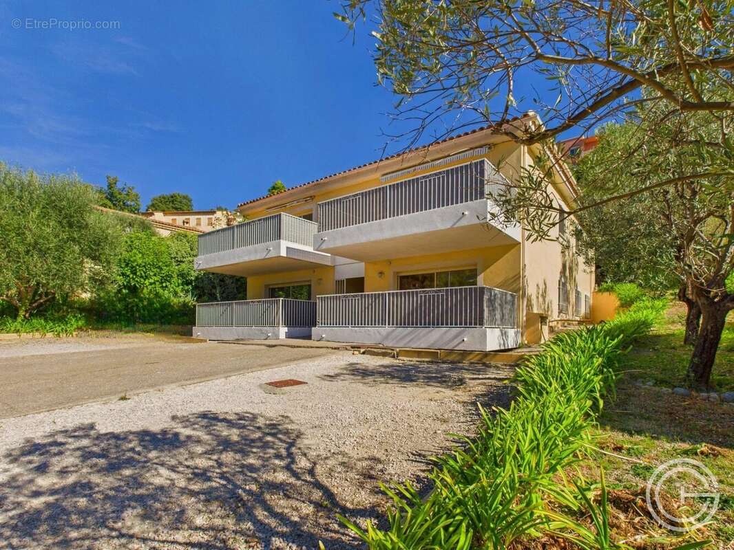 Appartement à SAINT-LAURENT-DU-VAR