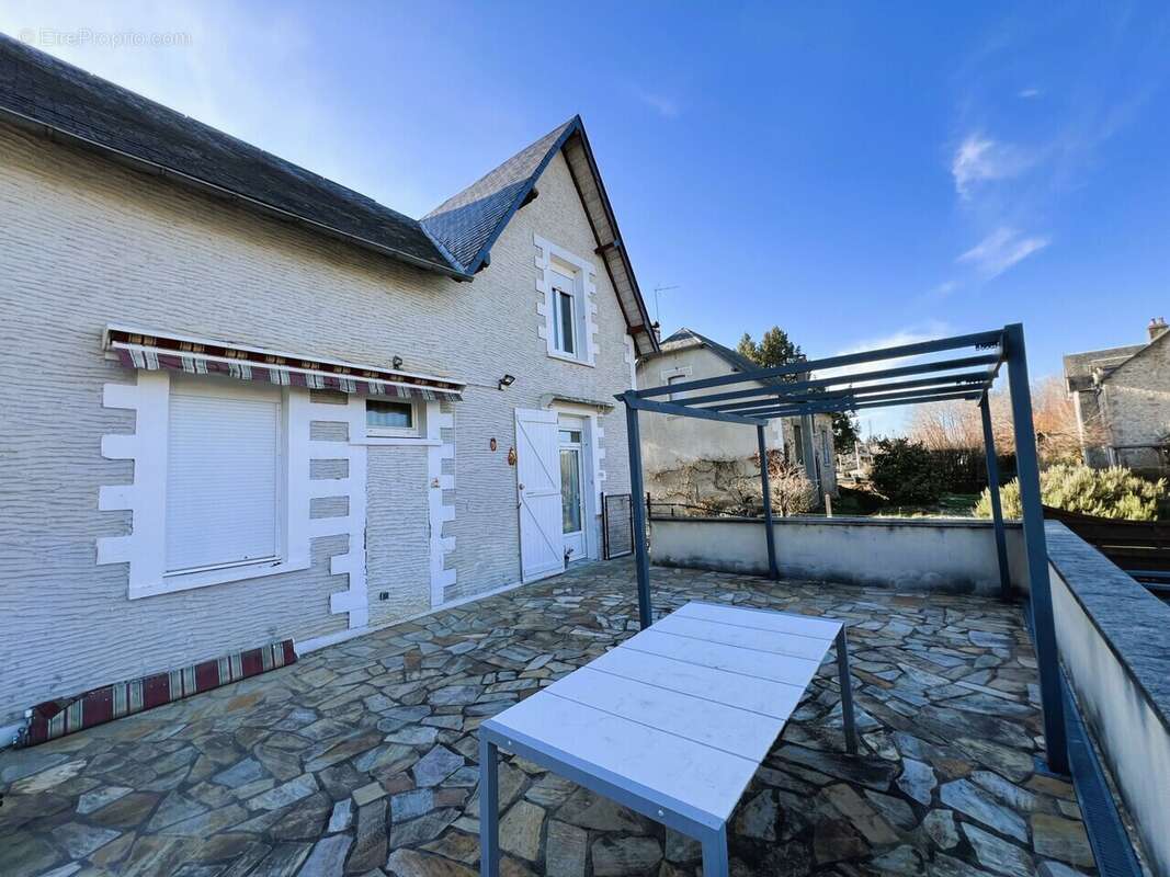 Maison à SAINT-PRIEST-DE-GIMEL