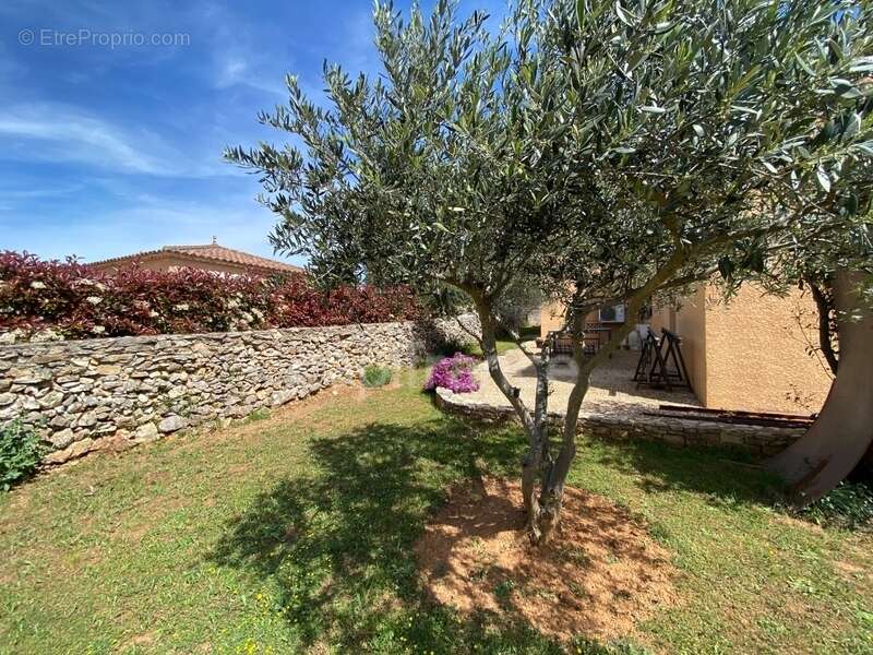 Maison à vendre 5 minutes d’Uzès : Villa lumineuse T5 116 m2 avec piscine, garage, terrain 1200m2 - photo 7