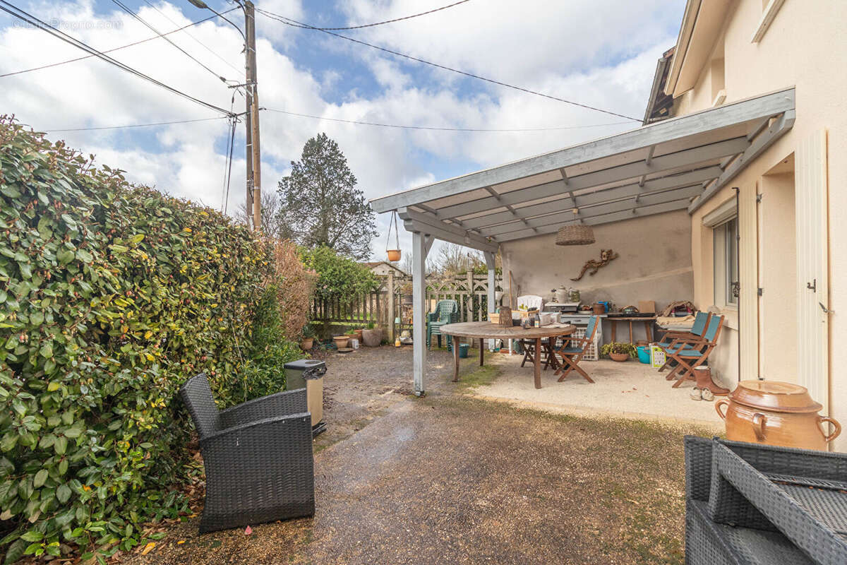 Maison à SAINT-LEON-SUR-L&#039;ISLE