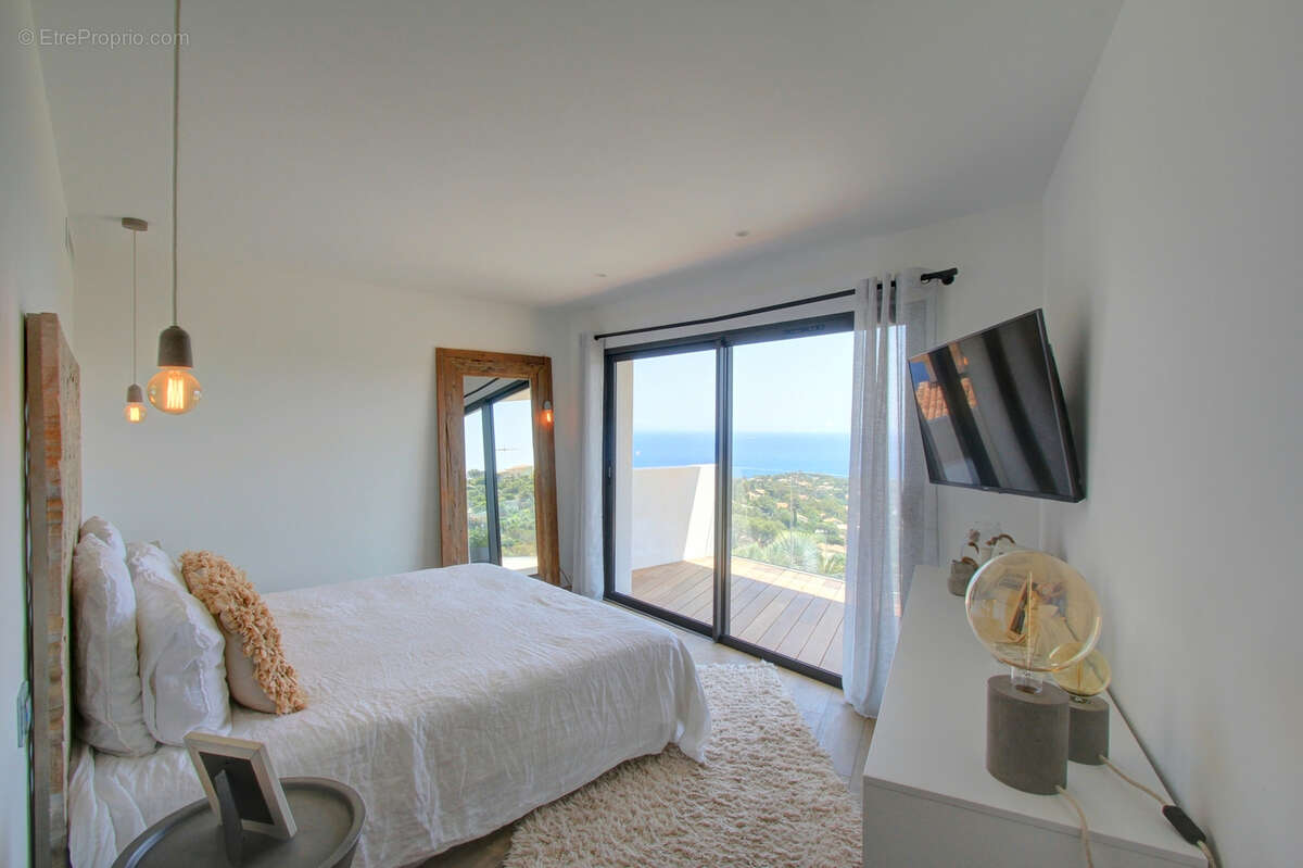 Villa contemporaine 8 pieces  vue mer panoramique avec double garage et piscine - photo 14