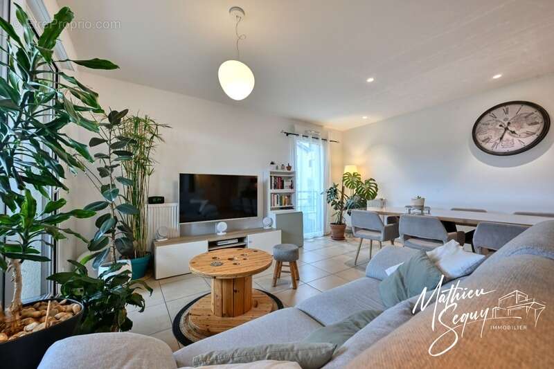 Appartement à THURINS