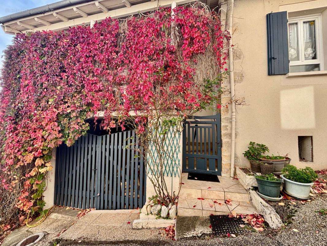 Maison à LAMAGDELAINE